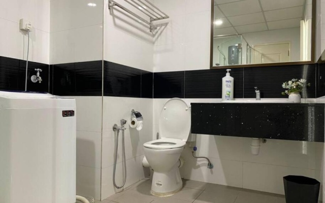 Mansion One Suites @Gurney Drive Seaview Studio Apartment by Sarah's Lodge – Bathroom – George Town