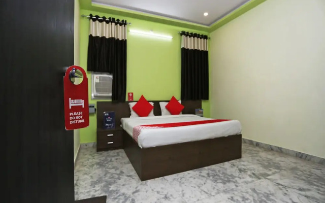 OYO 27686 Hotel Chandra Garden