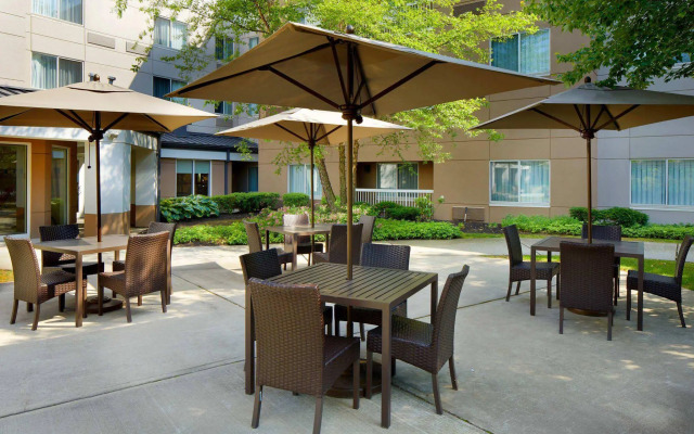 Courtyard by Marriott Edison Woodbridge