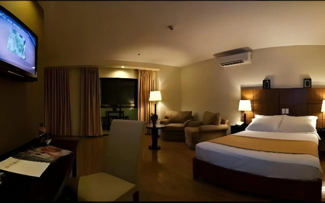 The Pinnacle Hotel and Suites