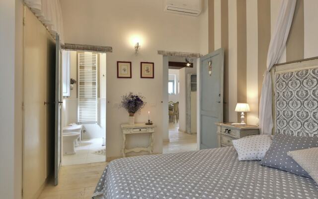 4 Person Villa with Private Swimming Pool & Garden in Lovely Surroundings near Cortona