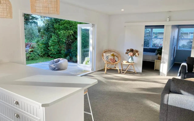 Black House Lookout - Kuaotunu Holiday Home