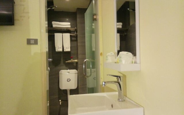 Guilin Jiuzaipangbian Boutique Inn