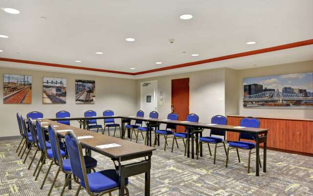 Hampton Inn & Suites Newark-Harrison-Riverwalk