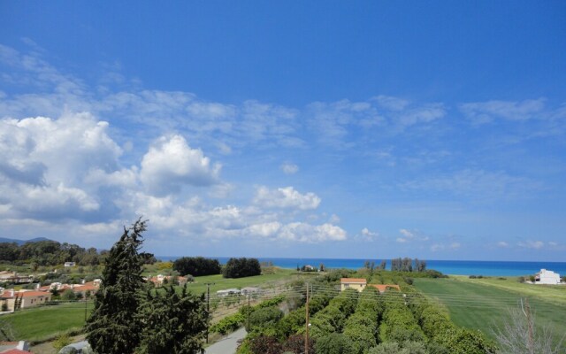 Stunning 2-bed Apartment in Poli Crysochous