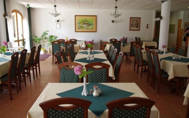 Ágnes Hotel