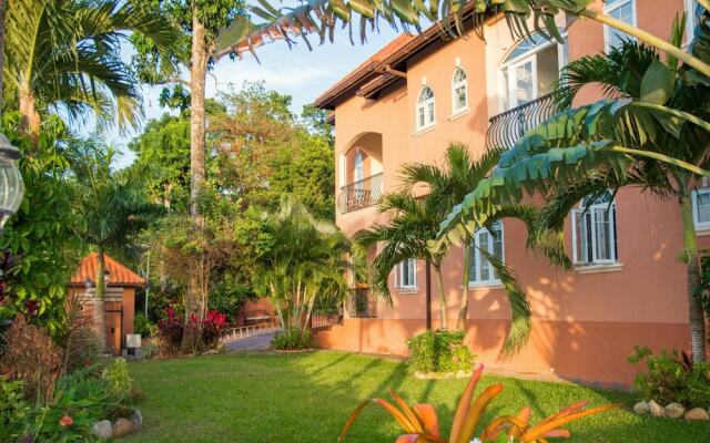 2 Bed Apt with Balcony at Runaway Bay