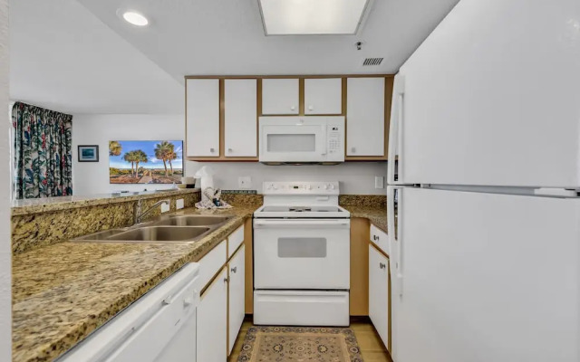 2BR Condo with Ocean View