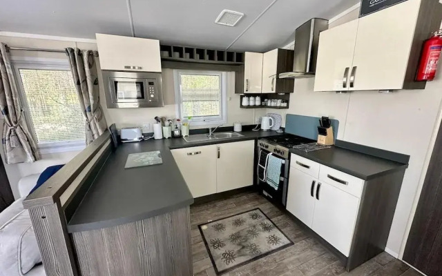Luxury Caravan on Family Park Near Bournemouth