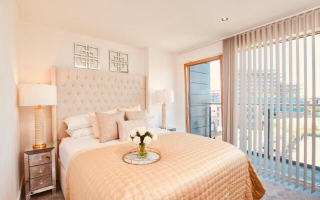 King Deluxe City Apt Large Balcony& Free Parking!