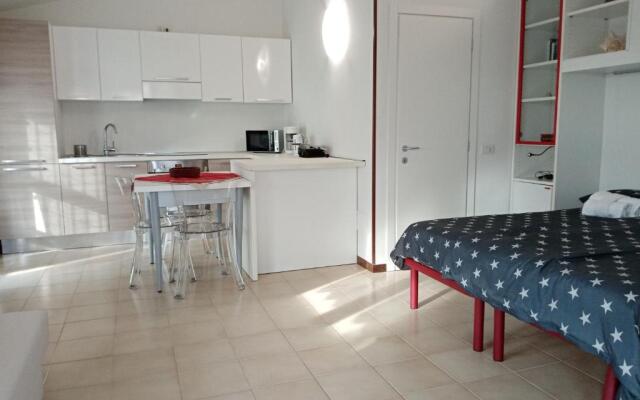 Casa Lugana 1 - Monolocale con piscina fronte lago