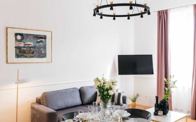 Luna Apartment - LoftAffair