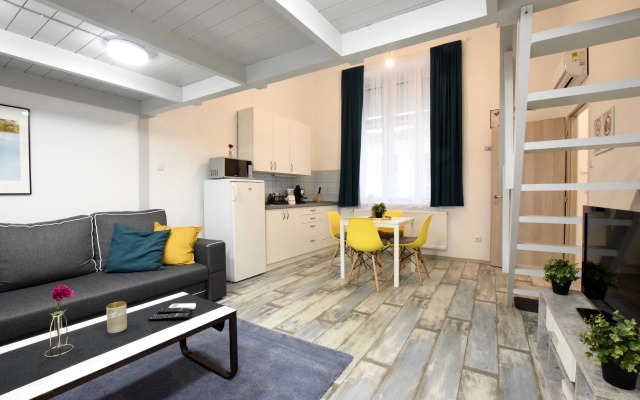 Robinia Apartment