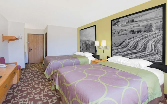 Super 8 by Wyndham Independence IA
