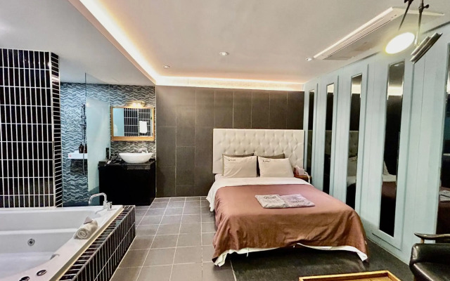 Ignis Hotel