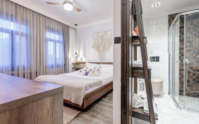 Parna Hotel