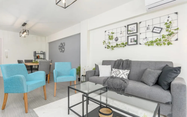 Amore 2-BR Apt By Finikoudes