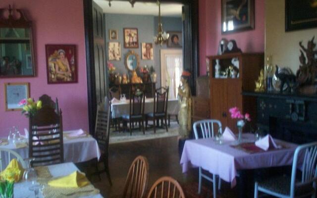 Ubon Thai Victorian Inn & Restaurant