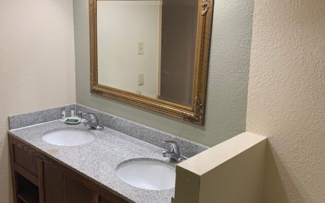 Ramada Williamsburg East Busch Gardens Area