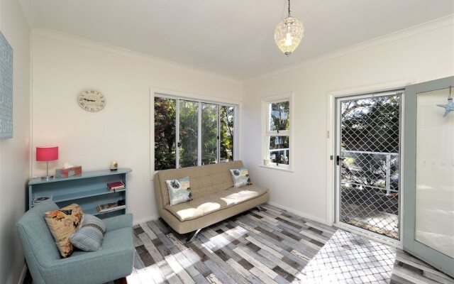 Shoal Bay Ave 4/14 - Shoal Bay