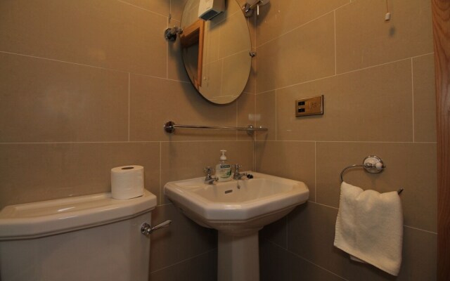 Luxury City River View Apartment