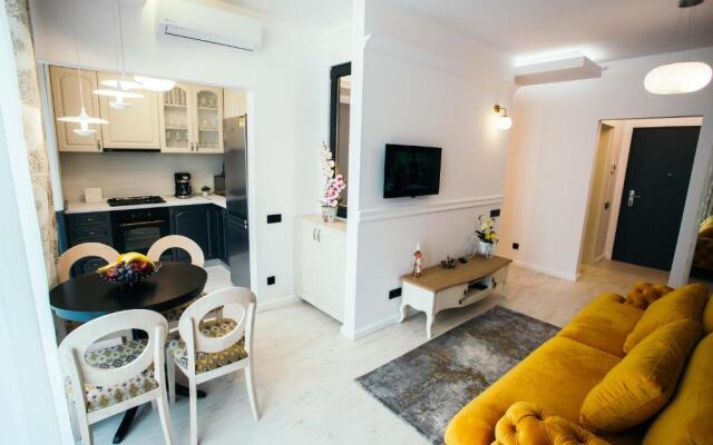 Briana Luxury Studio