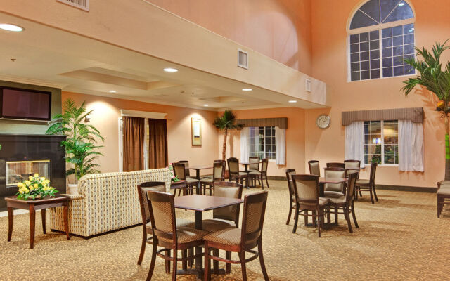 Holiday Inn Express Delano Highway 99