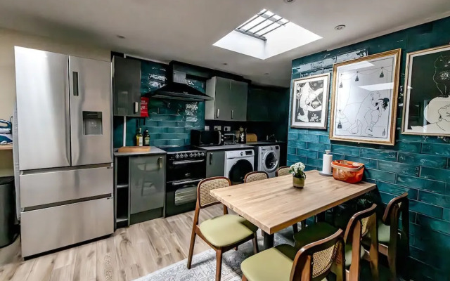 82A Dalston Lane Terrace