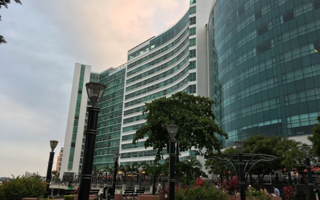 Luxury Suites Riverfront GYE