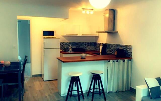 2 Pieces de Charme Au Coeur du Village de Cabris