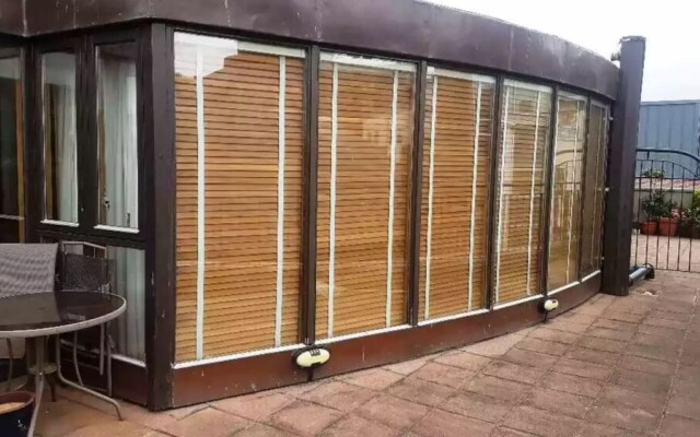 Rooftop 3Br Ph-Indoor Sauna In Dublin