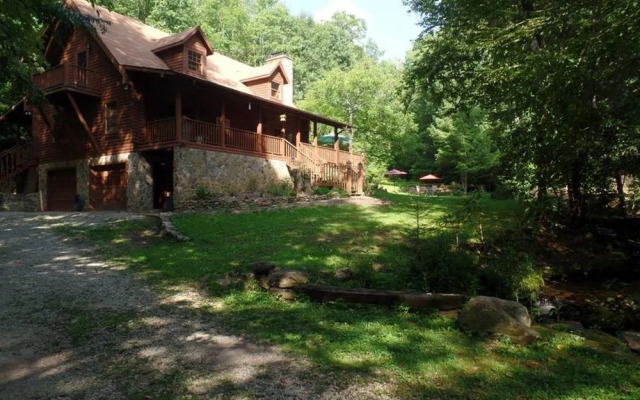 Creekside Paradise Bed and Breakfast