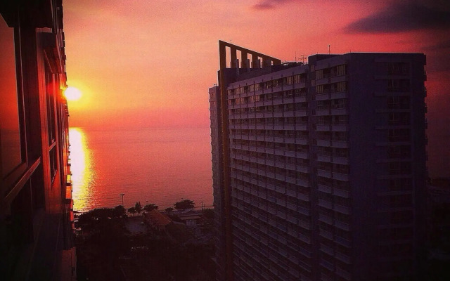 Lumpini Seaview Jomtien by Strand