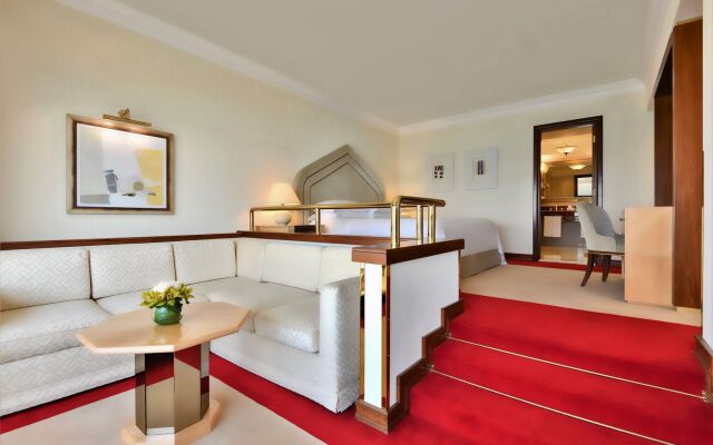 Sheraton Grand Doha Resort & Convention Hotel