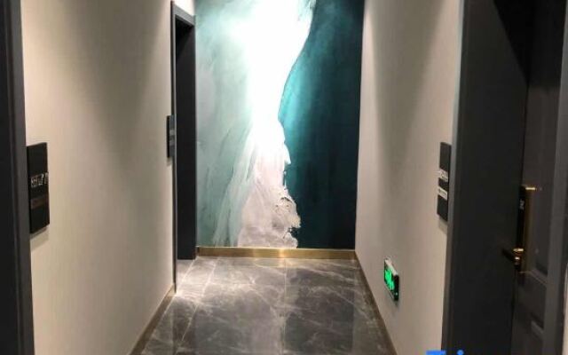 Qujing Blue Sea Light Luxury Hotel