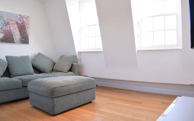 1 Bedroom Flat in Angel With Balcony