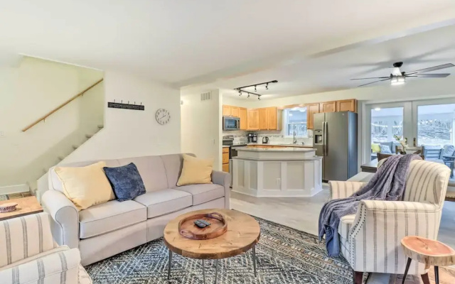 Blakeslee Home w/ Private Hot Tub, 5 Mi to Skiing!