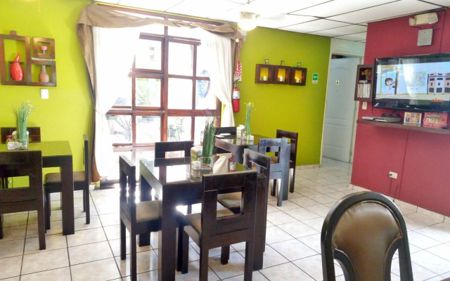 Hotel Tazumal House