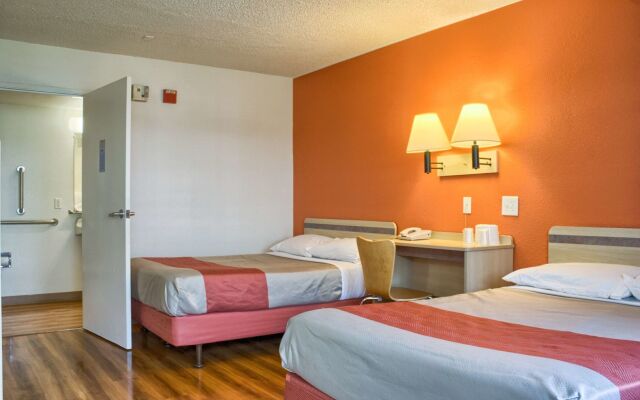 Motel 6 Seattle, WA - South
