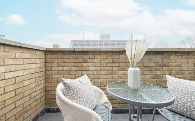 Modern 2BR 2BA with Balcony by Soho