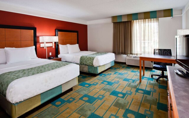 La Quinta Inn & Suites by Wyndham USF (Near Busch Gardens)