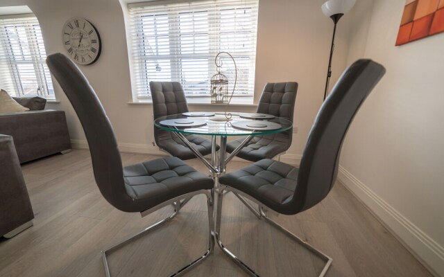 Helios Court Penthouse Serviced Apartment by Ferndale