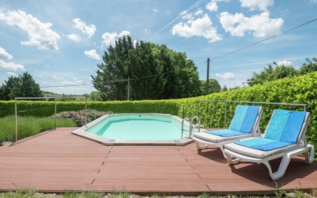 Spaciosu Holiday Home in Sadillac with Swimming Pool