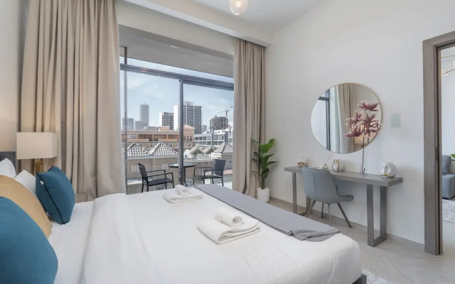 Luxury Stay At JVC with Pool & Gym