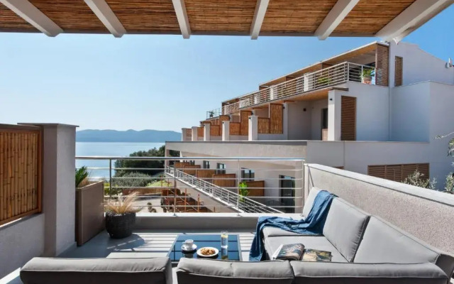 Del Mare Suites