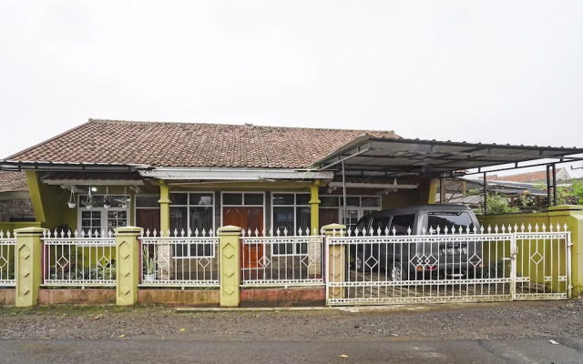 OYO Homes 90914 Eco Tourism Desa Cipada Bukit Senyum Homestay Syariah