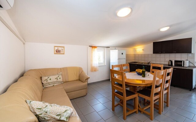 Nice Apartment in Rovanjska With 2 Bedrooms and Wifi
