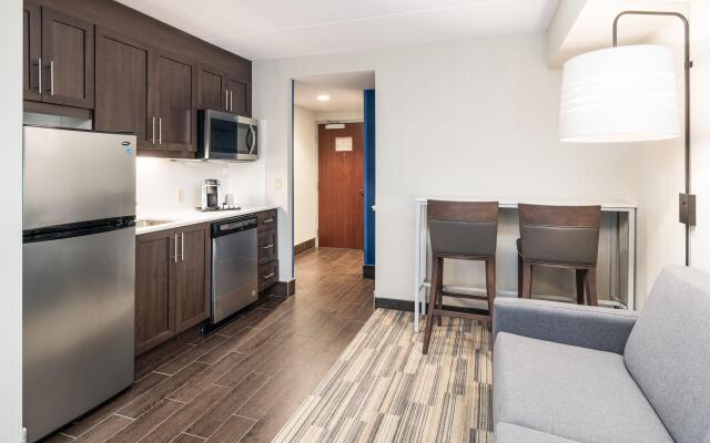 Holiday Inn Express & Suites Milton, an IHG Hotel