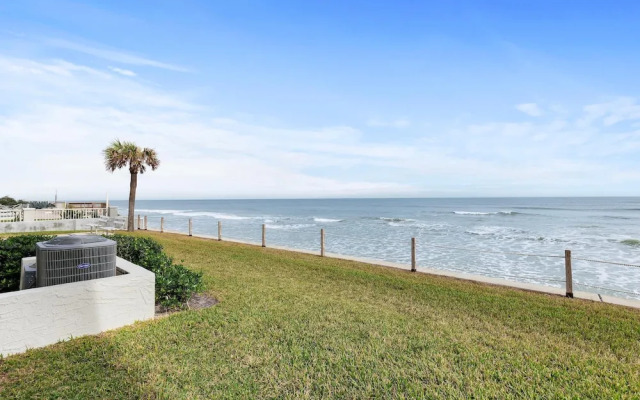 Colony Beach Club 101