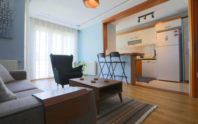 Modern and Stylish Flat With Balcony in Atasehir